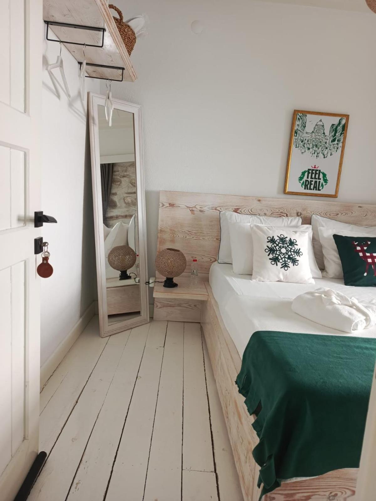 Berlin'S Guest House Urla Exterior foto